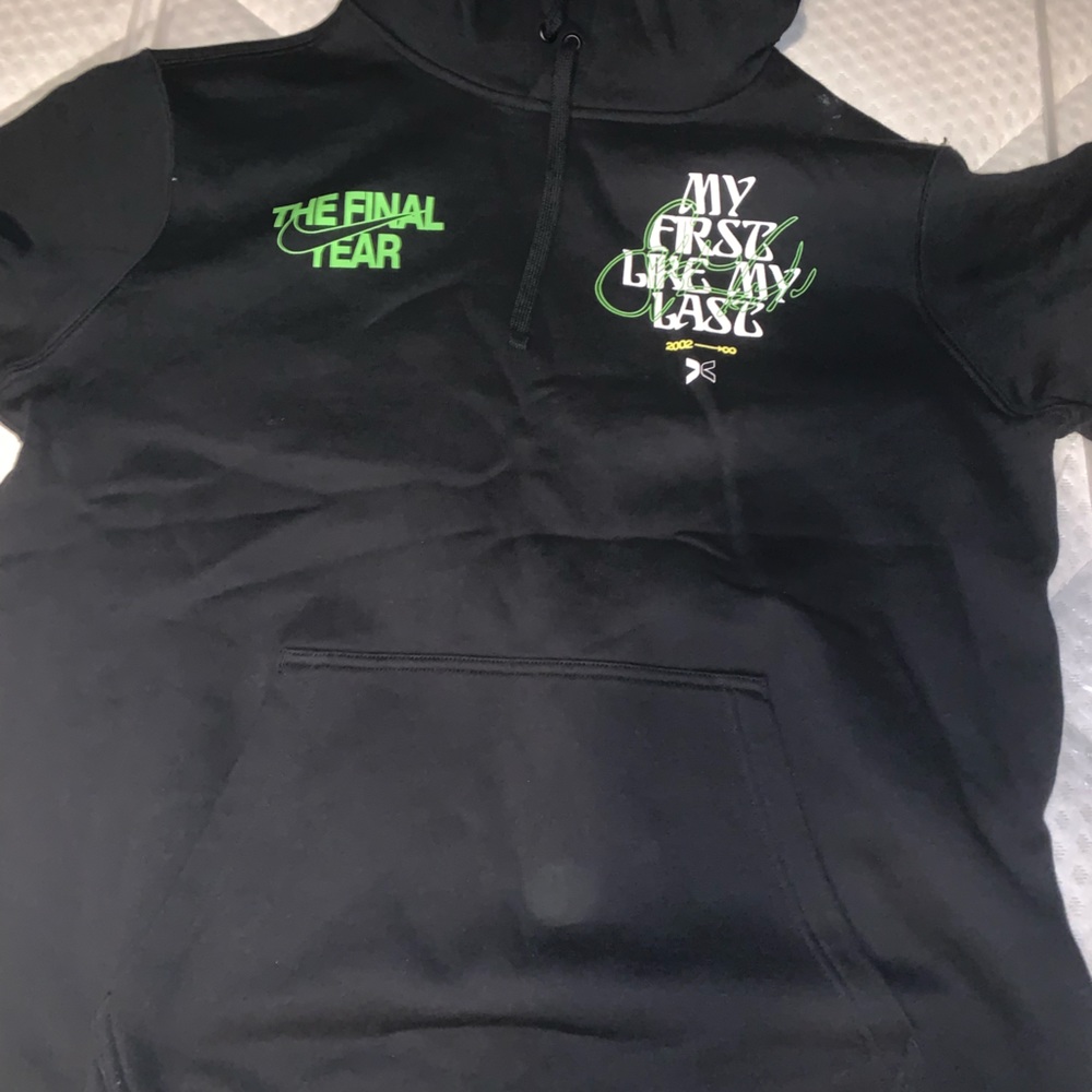 The final year black Nike hoody large